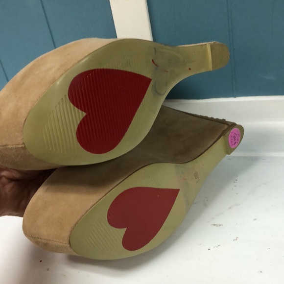 LuiChiny Red Carpet STEAL HER tan platform wedges with gold eyelets women’s sz 8 - Picture 8 of 12